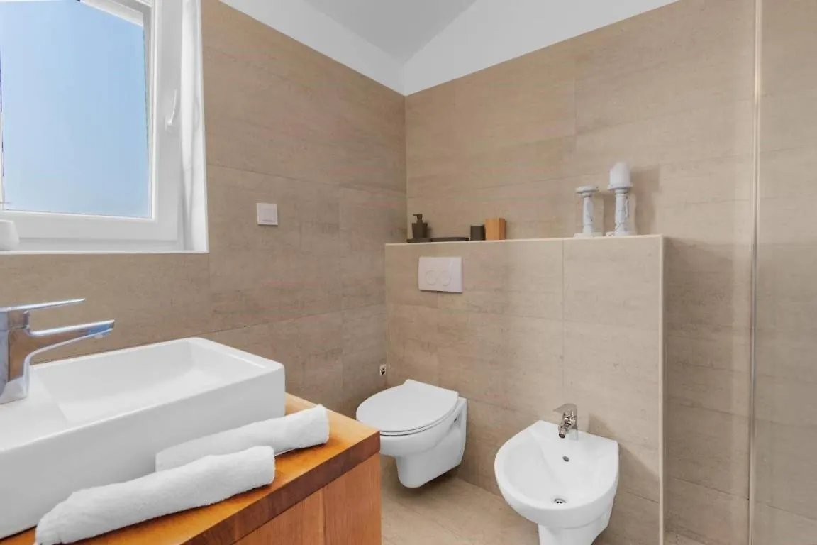Vila Valencan 2B Peroj Villa